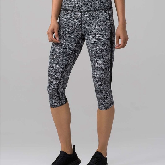 Lululemon Pace Perfect Crop 17” Size 8 - Picture 2 of 11